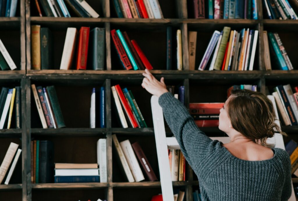 Spotkanie z Markiem Krajewskim, twórcą powieści kryminalnych, w bibliotece Polkowic